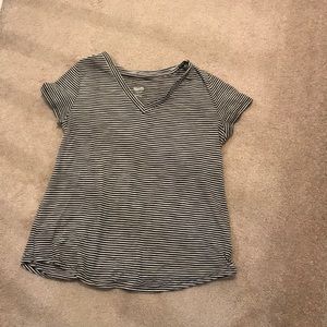 black and white stripped shirt sleeve t-shirt